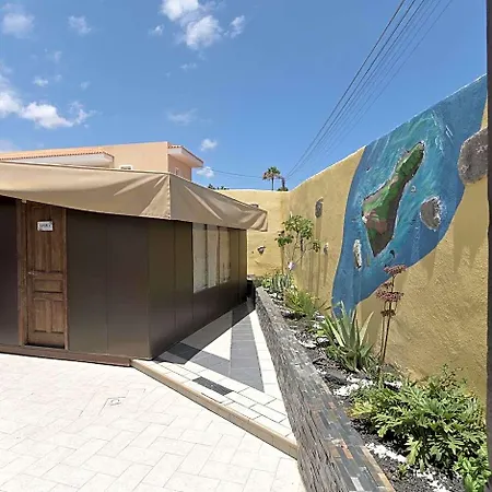 מלון Amigos Nest *