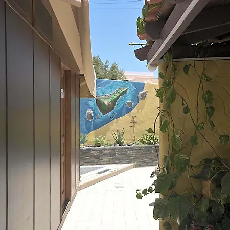מלון Amigos Nest