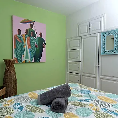 Amigos Nest מלון
