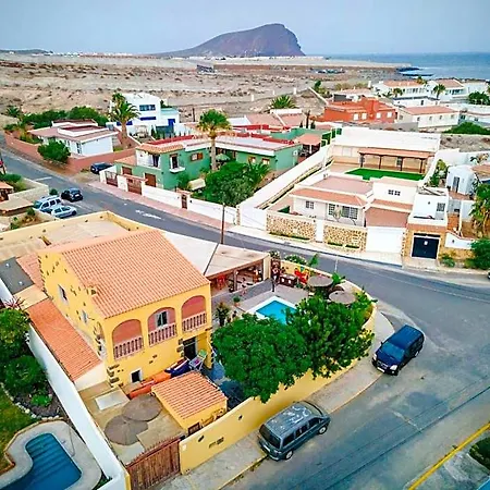 מלון Amigos Nest
