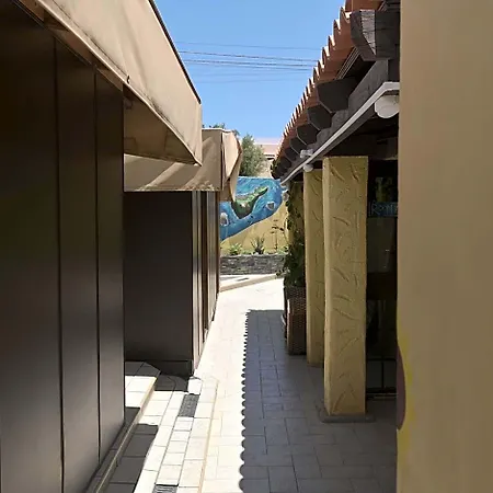 מלון Amigos Nest *